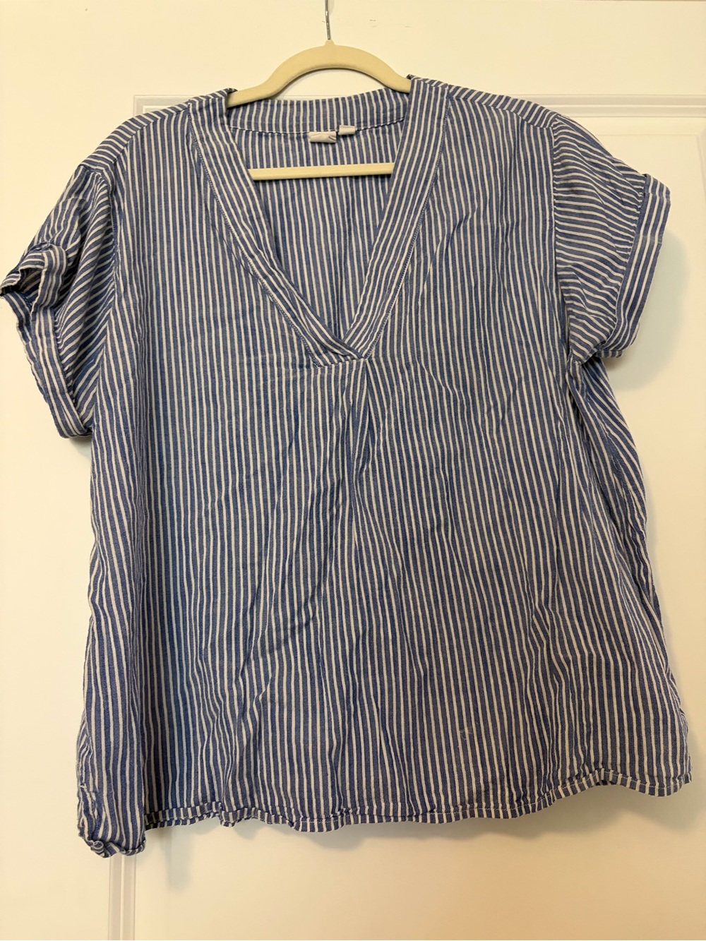 GAP Blue & White Striped V-Neck shirt